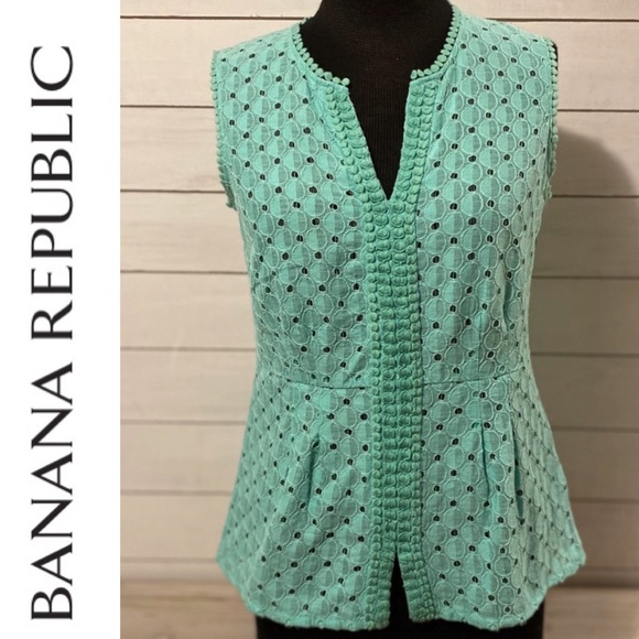 Banana Republic Tops - Banana Republic Lace Sleeveless Top